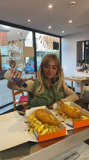#archiesfishshop #fyp #foryoupage #foryou #fup #fishandchips #dinner #delisious #takeawayfood #salt