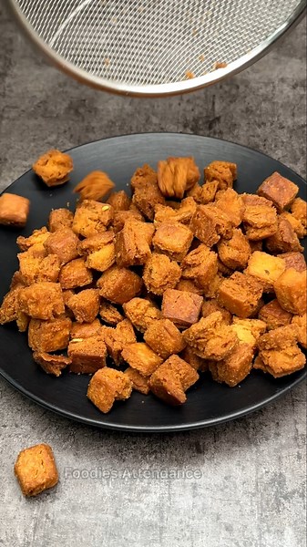 गेहूं के आटे से बनाएं क्रिस्पी और टेस्टी शक्कर पारे Shakarpara #shorts #trending #recipe #shakarpare