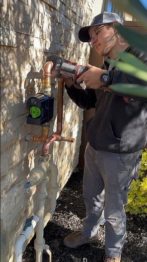 Installing moen flo automatic water shut off using 1-1/4 Propress with M18 Milwaukee press tool.