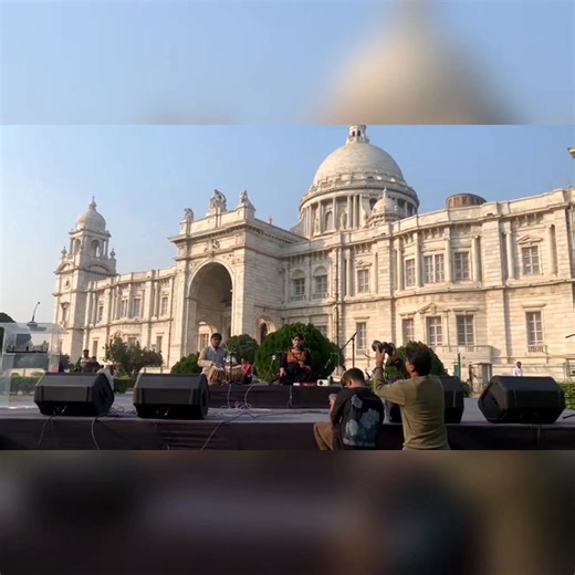 Nothing feels happier when your student gets the oppurtunity to perform in front of distinguished audiences , trying to deliver the way she is trained...and being blessed by all... It is the magic of training, learning and practicing...!! She needs to improve a lot about every aspect. Be humble, be grounded, keep the focus and stay musical keeping the discipline. 💖🙏🏻 Keep ur love and blessings for all those who are really trying hard to improve. Student- Sananda Prathama Kanjilal Venue- Victo