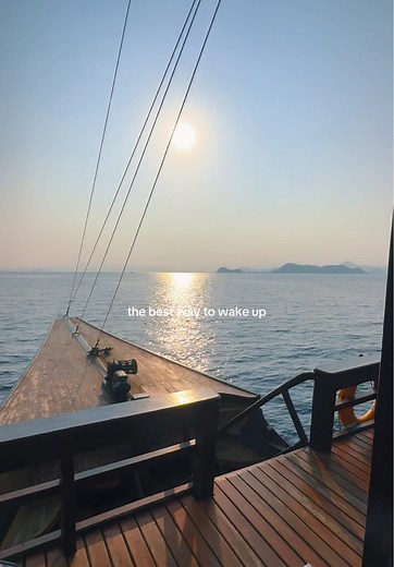 Surreal Sailing Adventure: Liveaboard Travel Experience