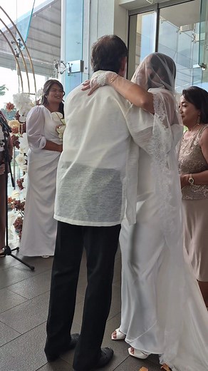 The beautiful bride is gracefully proceeding down the aisle, accompanied by her proud parents. 👰👨‍👩‍👧 #Wedding #Bride #Parents #Aisle | MissElle Aloha