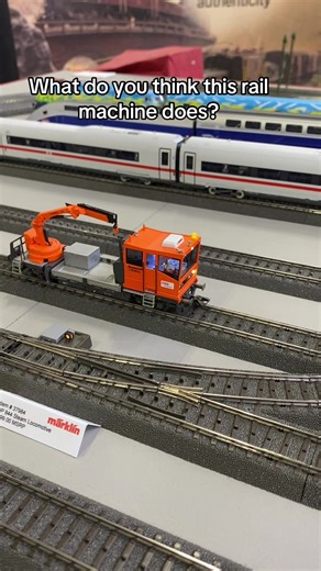 Track maintenance vehicle in action #modeltrains #railwayengineering #marklin #modelrailroad #trainmaintenance