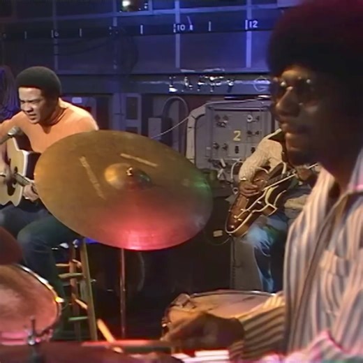 198K views · 9.6K reactions | Bill Withers playing “Use Me” Live on...