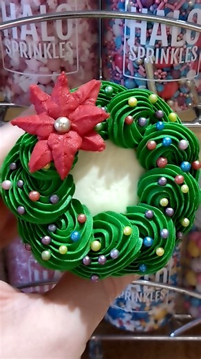 Cupcake Piping Techniques for Beginners Part 130 #cake #Christmas #cakedecorating | Rachels Enchanting Cakes