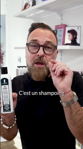 🚿 Notre Shampoing No Rouge neutralise les tons cuivrés et ravive votre couleur dès le premier lavage. 🌿 Sans cruauté. Avec collagène et jojoba. ✨ Pour des cheveux brillants, doux et sans reflets indésirables. 💙 Il est 100% fabriqué au Québec Qu'attendez-vous pour l'adopter ? | Luc Vincent Coiffure