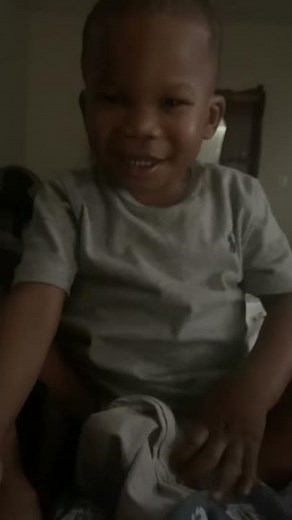 2 year old pee pee in his diaper FUNNY