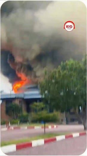 🚨 Un incendie s’est déclaré ce dimanche à l’église Shekinah Tabernacle. Les causes du sinistre demeurent, pour l’instant, indéterminées. Une enquête pourrait être ouverte afin d’établir l’origine du feu. 🙏 #shekinah #shekinahtabernaclekinshasa #kinshasa #viral #rdc