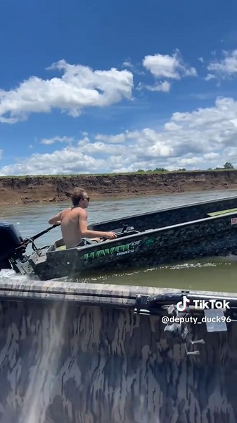 Edge recovery team😮‍💨 @waylon @Eli #blackriverregulators #havocboats #sandbar #660 #gibsonbuilt #FFD #rdbstmod40 #fastfrankdrag #edgeduckboats