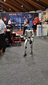 10K views · 412 reactions | Incroyable non ? J'ai trouvé un copain pour faire les vsav 藍 . . . . . #strike #pompier #firefighter #bomberos #robot #inovation | Strike workout | Facebook