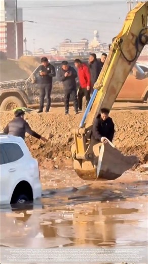 Excavator towing and rescue: Why did the steel cable suddenly break?