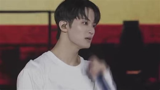 the saddest trigger the fever stage ever and yet they went so hard with the choreography as if they had nothing to worry about. it’s just them enjoying their precious time together.