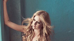Avril Lavigne With and Without Her Smoky Eyes
