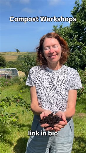 I am very pleased to announce some compost workshops next month; Saturday 8th November, Sunday 16th November, Sunday 7th December. I will be teaching how to make and manage a hot compost. Hot composts are a great way to use waste materials around your home and locality and create beautiful rich compost. What I like about these piles is that they not only kill pests & pathogens, they also kill weed seeds too and when they are properly managed, they will compost quickly because they are chock full