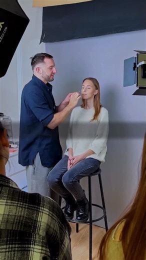 МАКСИМ ГИЛЕВ • ВИЗАЖ МАКИЯЖ ОБУЧЕНИЕ МОСКВА on Instagram: "Идет набор в группы на БАЗОВЫЙ КУРС «ТОП ВИЗАЖИСТ» оффлайн г.Москва📍 🧠 Макияж — это не талант. Это система. ❌Ты не обязана родиться с кистью в руке, чтобы стать визажистом. ❌Тебе не нужен «врожденный вкус» или «особое чутьё». ✅Всё, что тебе нужно — это чёткая пошаговая система. На базовом курсе я не учу «по наитию»😝 ☝🏼Мы разбираем логику — что, зачем и почему. Ты не просто повторяешь — ты начинаешь понимать. А когда понимаешь — появл