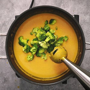 16 reactions | This vegan-friendly Healthy Roasted Broccoli & Cheese Soup has all the flavor of the traditional recipe but with no cream, less calories and less fat! | Feel Good Foodie | Facebook