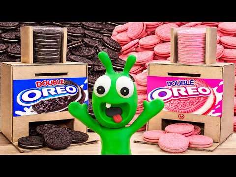 Pea Pea Explores and Builds a Pink and Black Oreo Vending Machine – Can It Work