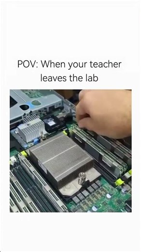 us after teacher leaving computers lab for 30sec #gaming #ddr5ram #pc #cpu #funny #meme