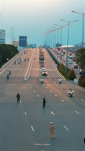 Today, October 14, in Ho Chi Minh City, a solemn convoy carried the remains of 731 fallen soldiers from Lê Thị Riêng Park to the city’s Martyrs’ Cemetery, where they were laid to rest with honor. A journey of remembrance and gratitude for those who sacrificed their lives for Vietnam’s independence and freedom. 🇻🇳🕊️