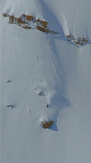 Tomahawk Slam on a Huge Face… Then Back on Skis 🔥