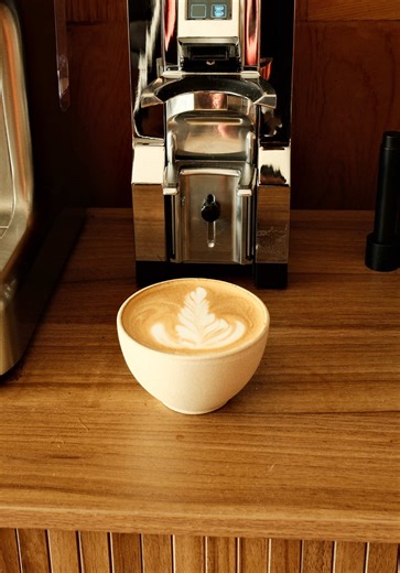 Day 3 of pouring a rosetta. Getting comfortable on the wiggle wiggle😂. #coffeetok #coffee #espresso #latteart #fyp