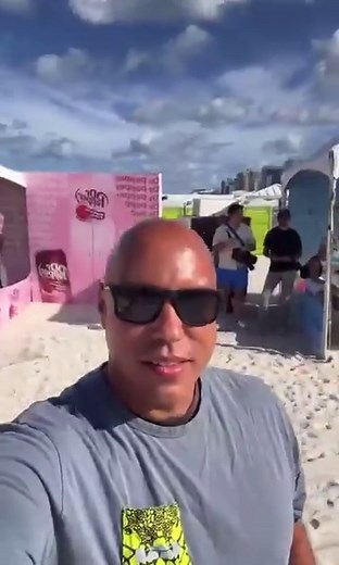 Model Volleyball 2024 in South Beach, Miami 🏐😎☀️🌴🌴🌴 I haven’t been to this event in years and it’s still fun 😁🙌🏼 Thanks to @dreayy_ for the hospitality like always 👊🏼 Shoutout to @uptowndale at the 6:40 mark in the video… Good job announcing the event 🙌🏼 #miamilife #model #models #modelvolleyball #volleyball #beachvolleyball #goodlife #sunday #friends #sunnyday #spring #waterfront #ocean #beach #miamibeach #miamiparties #oceandrive #sobe #miami #florida #goodtimes #nofilter @modelvol