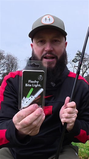 How do I use your Flashy Bite Lights 🟢🔴?? Here you go. Here is a quick demonstration 🤜 #theshorehunter #seafishing #ukbeachfishing #chesilbeach #fishing