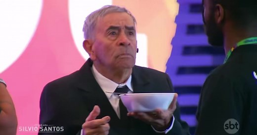 Perdeu as NOVAS Câmeras Escondidas do @pgmsilviosantos de ontem?!? Assista todas completas lá no nosso YouTube oficial 😜 https://youtu.be/ng8zJqgbSsI?si=g0tC9Fa38ypbSFuH #IvoHolanda #Pss #Sbt #CamerasEscondidas #pranks #pegadinhas #SilvioSantos #Risadas #Alegria #Diversao #ProgramaSilvioSantos #ProgramaCamerasEscondidas | Programa Silvio Santos