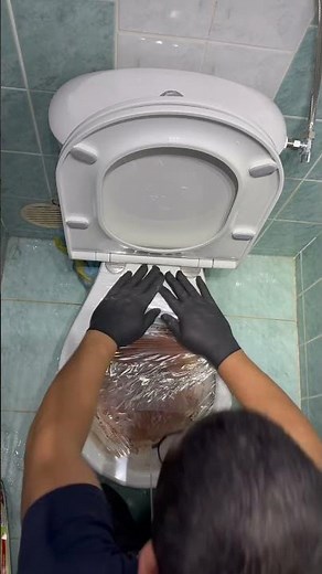 🚽 Toilettes bouchées ? Voici comment déboucher en express !✨ #astuce #conseils #tuto #plomberie