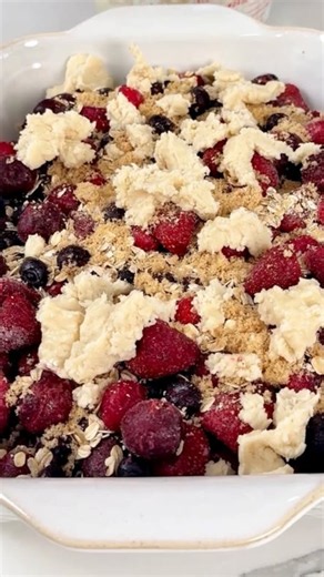 This mixed berry dump cake might be the best dessert ever!