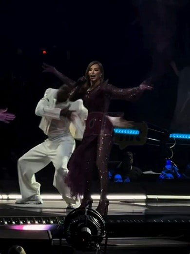 Ani Lorak's Captivating Aura Show Highlights