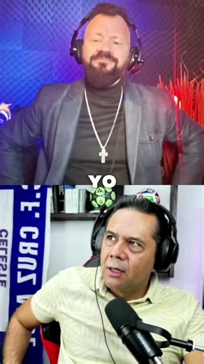 Chiapas no se visita… se siente. Es ese lugar donde el verde no es un color, es una emoción que te abraza desde que bajas del camión. Empiezas en San Cristóbal de las Casas, con sus calles empedradas, casas de tejas rojas y balcones floridos que parecen salidos de un cuento. Aquí el frío de la mañana se mezcla con el aroma del café chiapaneco y el pan recién horneado, mientras el sol pinta de oro las fachadas coloniales. A unos minutos te espera San Juan Chamula, un universo completamente distin