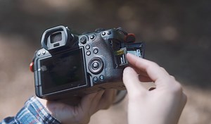 With such a wide range of memory products, it can be hard to determine which is the best fit for you and your cameras. 🤔 💡Check out this breakdown of some of the Lexar Professional SD cards from Stephanie Lin (@mappedbysteph on YT & IG) to learn some tips! Which Lexar products are you rocking in your kit? #techtips #photographer #videographer #filmmaker #lexar | Lexar