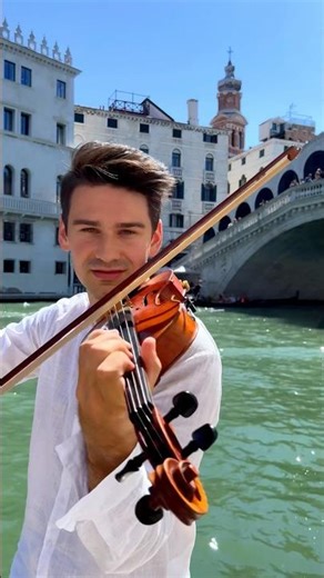 Bella Ciao on Violin 🇮🇹🎻 | Venice Stops to Listen (Rialto Bridge)