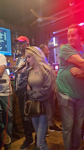 656K views · 7.1K reactions | Wat een geweldige karaokeavonden hadden wij in Lloret de Mar! ✨ En wat een stem Romy Romana Harpal, jij hebt echt de show gestolen!  #surinameweek #karaokenight #goodvibes #lloretdemar SU2DInE4 Taste of Suriname Disco Londoner | Shalini Ramdin | Facebook