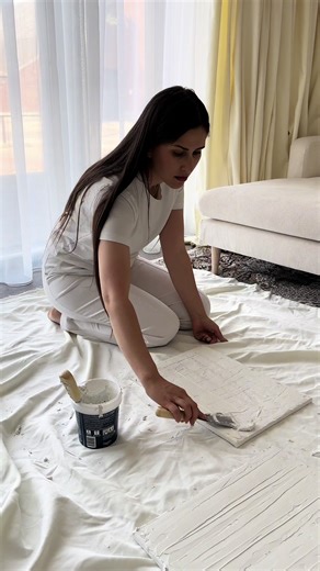 Spent hour’s making 3D Canvas art with my kids and it was amazing to see their creativity shine through! As we painted and designed, I watched their imaginations run wild and it was a beautiful thing to witness. Not only did we create beautiful works of art together, but we also made unforgettable memories. I highly recommend trying out 3D Canvas art with your kids, it’s a fun and unique way to spend quality time together. We used: Canvas Wall filler Trowel Golden flakes Brushes Mod podge #famil