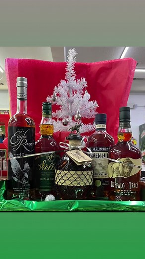 Come check out the perfect bourbon lovers gift basket at Shipyard Liquor 🥃 🎁❤️