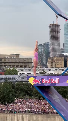 Holy Molly! 🥹 tears of joy as Canada’s hometown hero Molly Carlson takes the win with this amazing dive 👏🥇 check out the replay from Montreal 🔗 https://win.gs/rbcdmontreal | Red Bull Cliff Diving