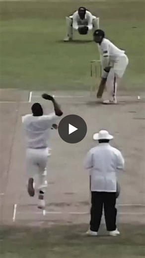 Curtly Ambrose vs Sachin Tendulkar, 1997 pure cricketing gold🔥🤯Ambrose finished with 4/36, but watching Sachin stand up to that spell was something else altogetherStats can argue eras, but… | Gitin Suri