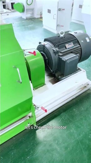 Feed Grinder Machine Working Process Demonstration
