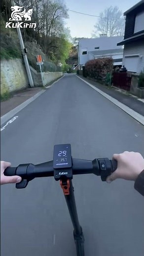 Speed test time.KuKirin S1 Max hits 25km/h, perfect for city cruising and campus commutes. #kukirin