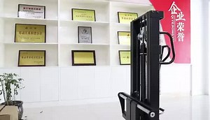 High-quality 1ton 3M Manual Stacker with Adjustable Forks Hand Pallet Stacker Manual Forklift