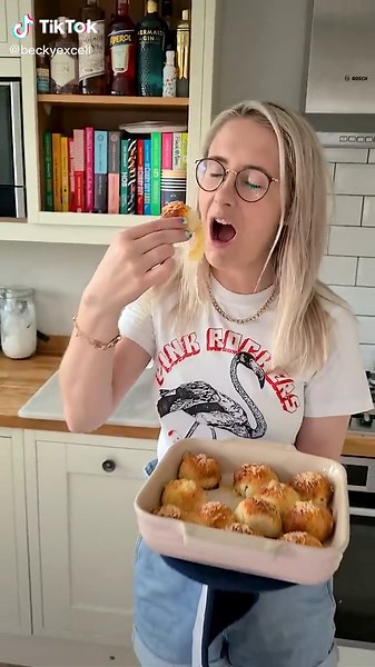 Delicious 5 Ingredient Cheesy Doughballs Recipe