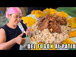 La Mejor Receta de Chivo Guisado con Moro de Guandules y Plátano Frito