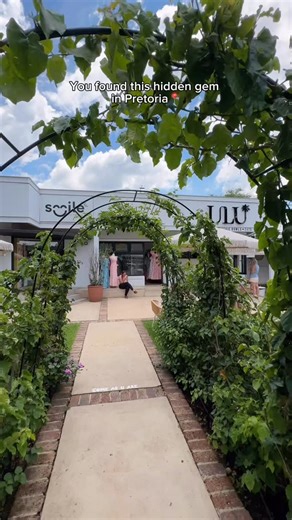 U L U C A F É on Instagram: "📍 Ulu Cafe, Menlo Park (69 Thomas Edison Street) Coffee | Smoothie Bowls | Eats A beautiful space that brings people together!"