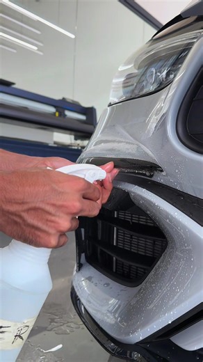قبل ما تقرر تركب فيلم حماية (PPF) لسيارتك، لازم تسأل عن 3 حاجات مبيقولهاش حد في الإعلانات: 1️⃣ نسبة الاصفرار مع الوقت. 2️⃣ عمر المعالجة الذاتية (Self-healing). 3️⃣ خبرة الفني اللي بيلمس سيارتك. في Genus بنهتم بالتفاصيل اللي بتخلي سيارتك تلمع وتعيش أطول. سيارتك في إيد أمينة. 🛡️