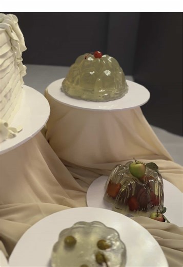 Unique Wedding Cake Inspiration with Jelly