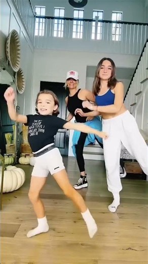 When mom can’t keep up 😂💃 #Dance #MomLife #Shorts