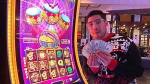 6.7K views · 199 reactions | A MASSIVE CHRISTMAS Win On This Slot Machine in Las Vegas! | Leslie Slots | Facebook