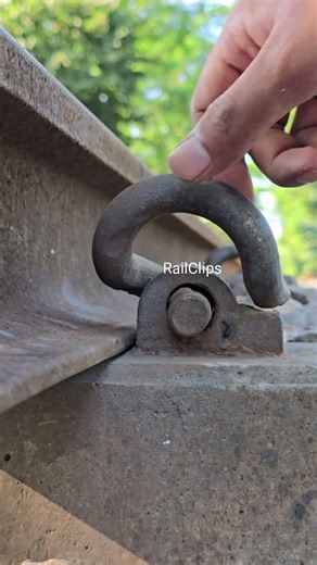 Loose Rail Clip Movement. #railway #railtrack #railwayengineering